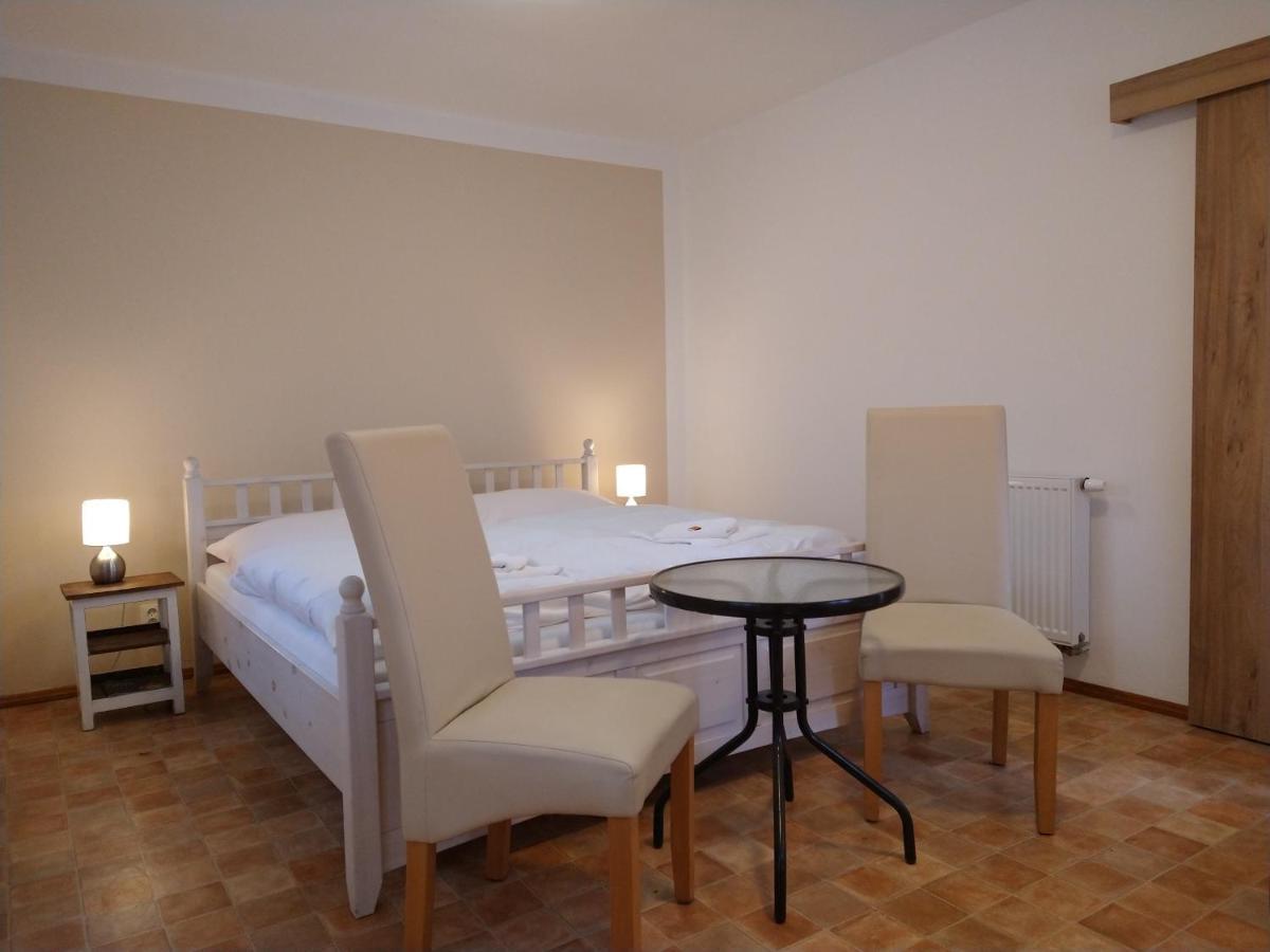 Apartmany Maly Mnich Mníšek pod Brdy Εξωτερικό φωτογραφία