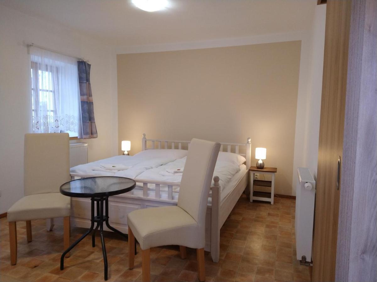 Apartmany Maly Mnich Mníšek pod Brdy Εξωτερικό φωτογραφία